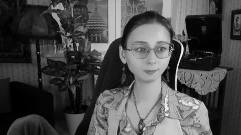 Snapshot of orianna_blade chatting on 28, 12, 2024 Orianna -  Hi Im into geek culture cosplay crafting LARP games. Shall we play DnD online show from 28, 12, 2024