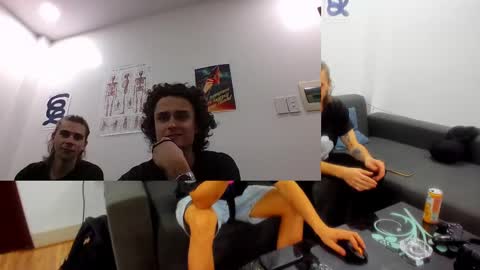 Snapshot of orlando__bloom chatting on 5, 3, 2025 Fansly and Instagram - online show from 5, 3, 2025