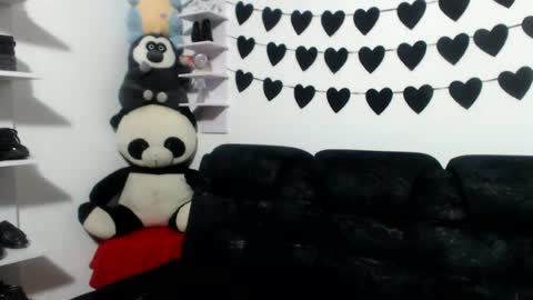 Snapshot of orlyn_ chatting on 27, 7, 2026 ilonka collins online show from 27, 7, 2026