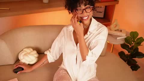 Snapshot of oshun_25 chatting on 30, 5, 2026 Oshun online show from 30, 5, 2026