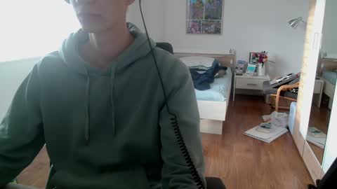 OverkneeBabe online show from 6, 12, 2024