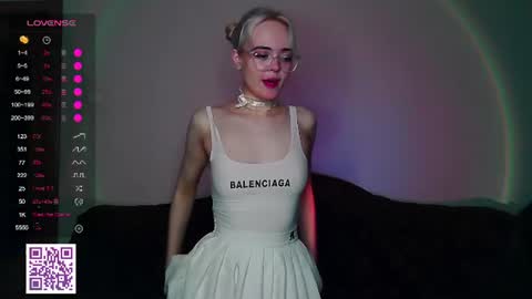 Snapshot of oxcysecret chatting on 14, 6, 2026 Oxcy online show from 14, 6, 2026