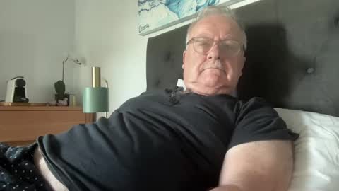 ozhairybearxxxx online show from 11, 12, 2024