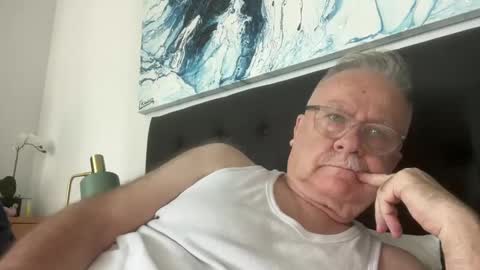 ozhairybearxxxx online show from 15, 12, 2024