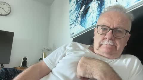 ozhairybearxxxx online show from 19, 12, 2024