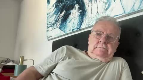 Snapshot of ozhairybearxxxx chatting on 20, 5, 2026 ozhairybearxxxx online show from 20, 5, 2026