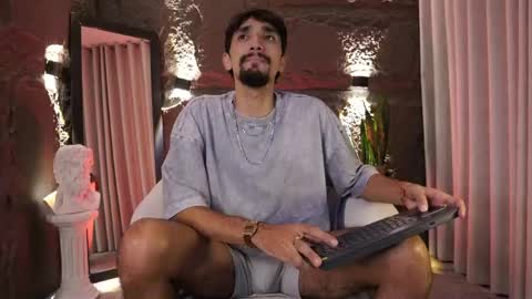 Snapshot of pablo_russoo chatting on 7, 5, 2026 pablo online show from 7, 5, 2026