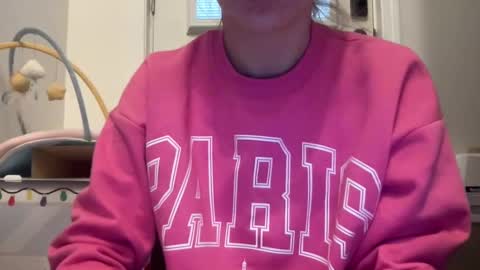 paisleysnowxo online show from 9, 3, 2025