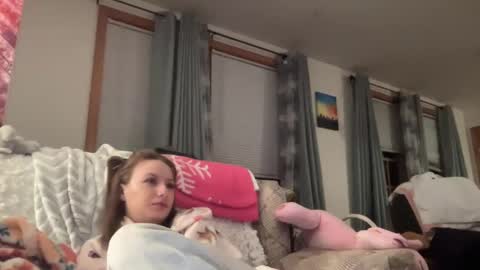 paisleysnowxo online show from 3, 11, 2025