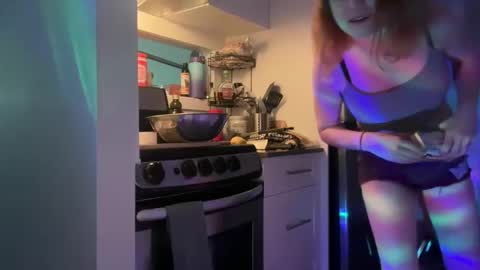 Snapshot of palebabe666 chatting on 4, 10, 2025 Leeloo online show from 4, 10, 2025