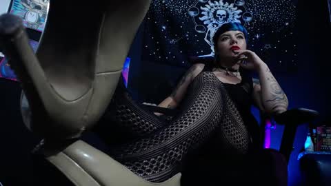       online show from 7, 2, 2025