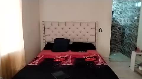 Paola 23 and Andres 25 online show from 25, 2, 2026