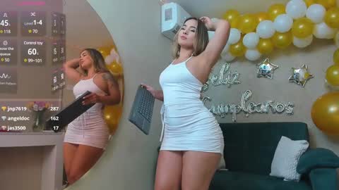 paolarey_ online show from 5, 2, 2025