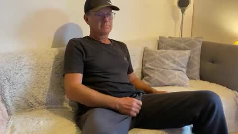 Snapshot of papa_show chatting on 13, 10, 2025 papa_show online show from 13, 10, 2025