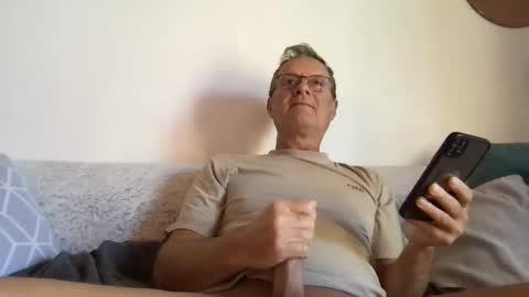 Snapshot of papa_show chatting on 4, 11, 2025 papa_show online show from 4, 11, 2025
