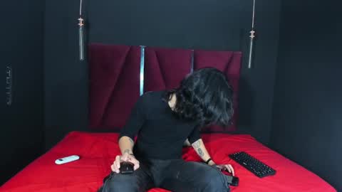 paranoidtemptaion_ online show from 11, 2, 2025