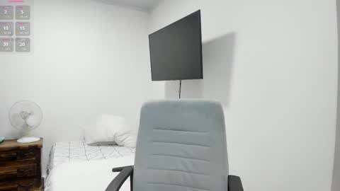 pareja_curiosa19 online show from 2, 2, 2026