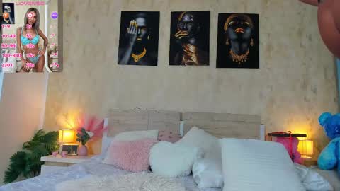 Snapshot of paris_x_hilton chatting on 4, 3, 2025 Paris online show from 4, 3, 2025