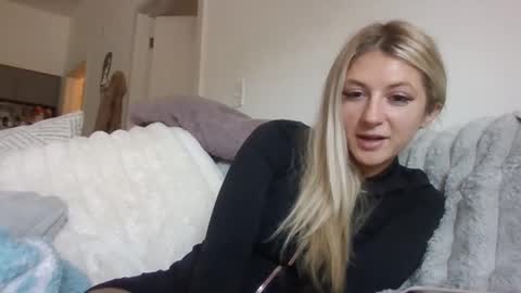 parisbaby2000 online show from 12, 9, 2025