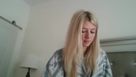 parisbaby2000 online show from 21, 10, 2025