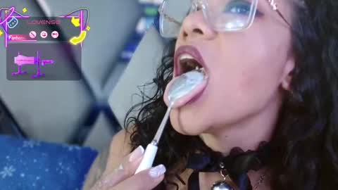 Paula online show from 8, 11, 2025