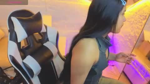 Snapshot of paulette_v chatting on 26, 6, 2026 Live 800am 200pm COLOMBIAN HOUR online show from 26, 6, 2026