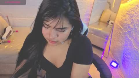Snapshot of paulette_v chatting on 6, 7, 2026 Live 800am 200pm COLOMBIAN HOUR online show from 6, 7, 2026