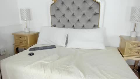 paulina lux online show from 11, 3, 2026