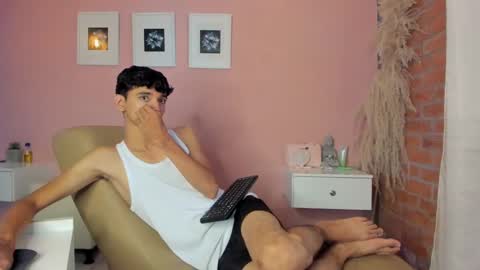 peach tyron online show from 28, 12, 2024