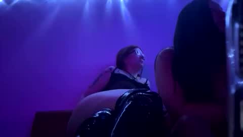 peachesandcream01 online show from 4, 12, 2025