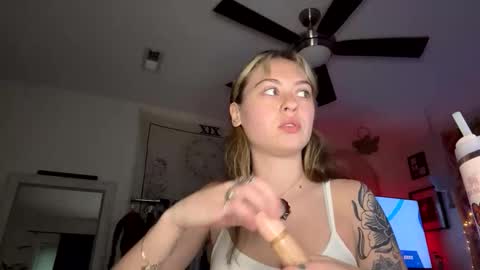 peachesncreampiezz online show from 14, 5, 2026