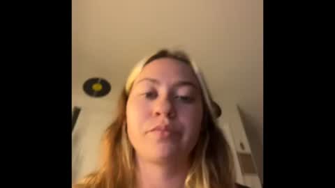 peachesncreampiezz online show from 20, 7, 2026
