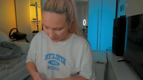 peachju1cy online show from 28, 1, 2025