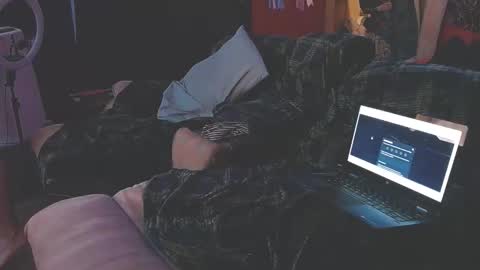 Peachycream2017 online show from 9, 2, 2025