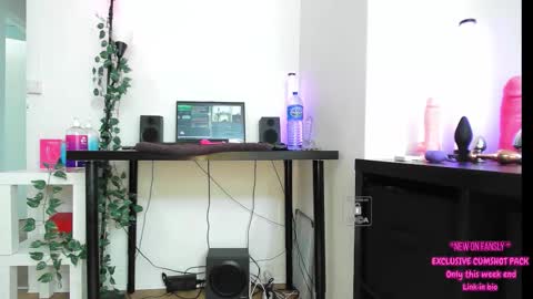 Help me to reach 200 thumbs up  online show from 30, 9, 2025