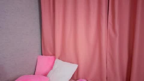 pearly_peach_ online show from 25, 4, 2026