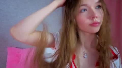 pearly_peach_ online show from 9, 5, 2026