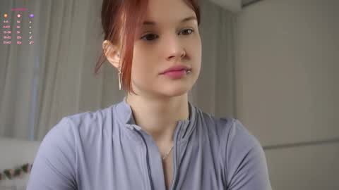 Snapshot of pebee chatting on 18, 4, 2026 Lily online show from 18, 4, 2026