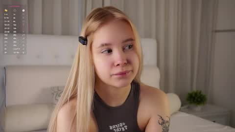 Snapshot of pebee chatting on 4, 5, 2026 Lily online show from 4, 5, 2026