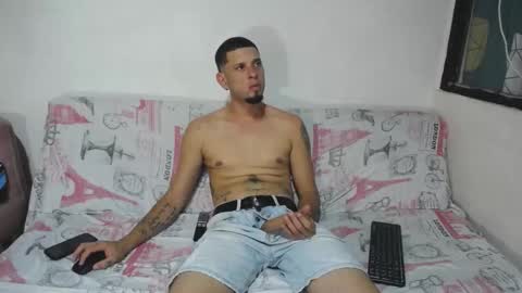 independent model online show from 11, 9, 2025