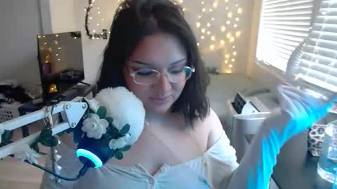 peppertreegirl online show from 26, 3, 2026