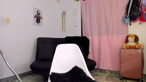 Snapshot of perla_kathy chatting on 13, 2, 2025 Dulce maria online show from 13, 2, 2025