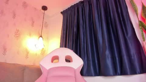 Snapshot of perlaa7 chatting on 19, 7, 2026 Perla online show from 19, 7, 2026