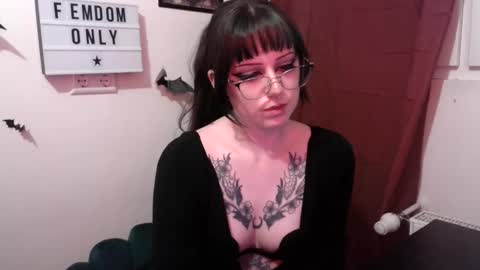 Snapshot of persephones_garden chatting on 22, 4, 2026 Persephone online show from 22, 4, 2026