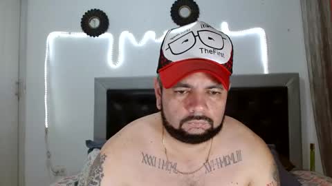 Snapshot of perverseveteranmanxxx chatting on 13, 10, 2025 Carlos online show from 13, 10, 2025