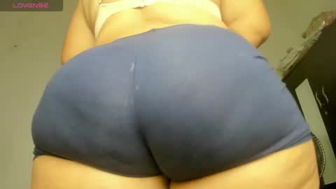 Snapshot of pervertt_mommy chatting on 9, 10, 2025  Alexandra  online show from 9, 10, 2025