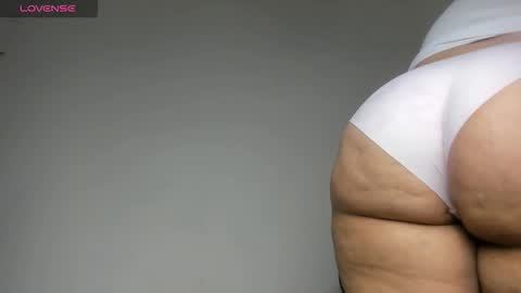 Snapshot of pervertt_mommy chatting on 28, 10, 2025  Alexandra  online show from 28, 10, 2025