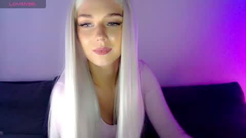Isabella online show from 12, 12, 2024