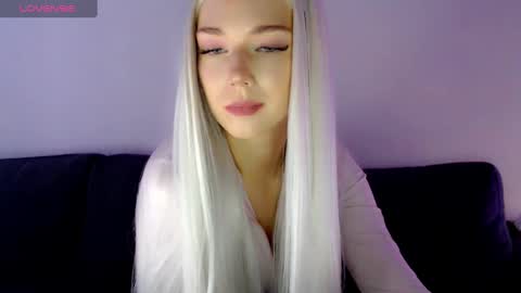 Isabella online show from 5, 1, 2025