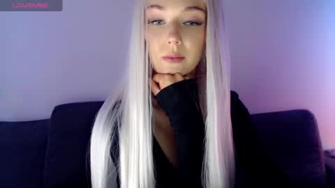 Isabella online show from 4, 2, 2025